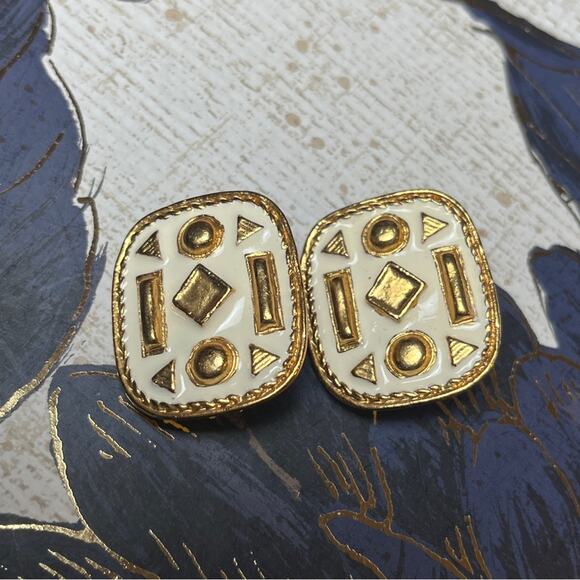 Vintage 80s Oversized Chunky Square Gold and Cream Enamel Geometric Earrings D1 - Picture 9 of 10